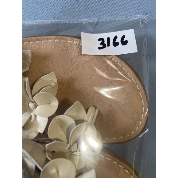 B.O.C  Born Womens Thong Sandals 10M Beige Floral Accents Vacation Resort - Picture 9 of 9